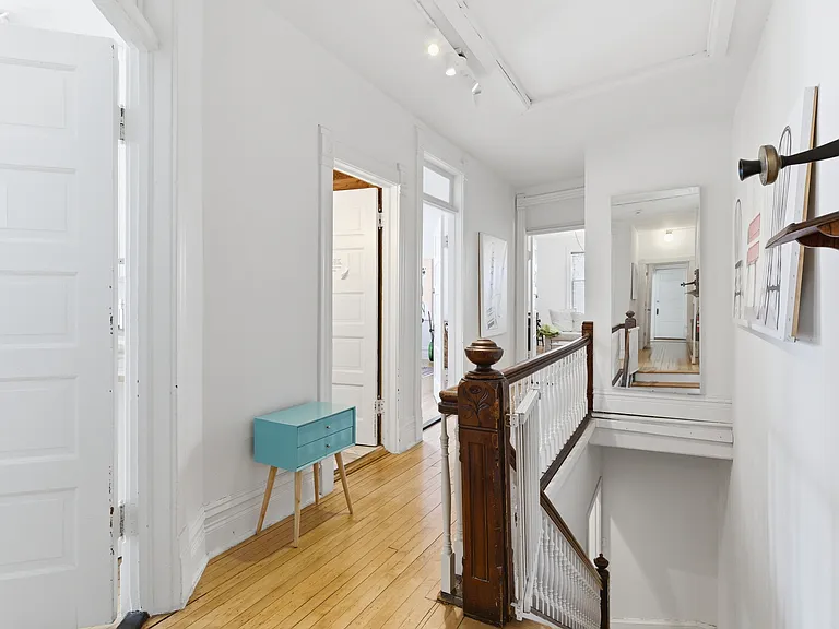 2001 Orrington Ave #2001 — Photo 33