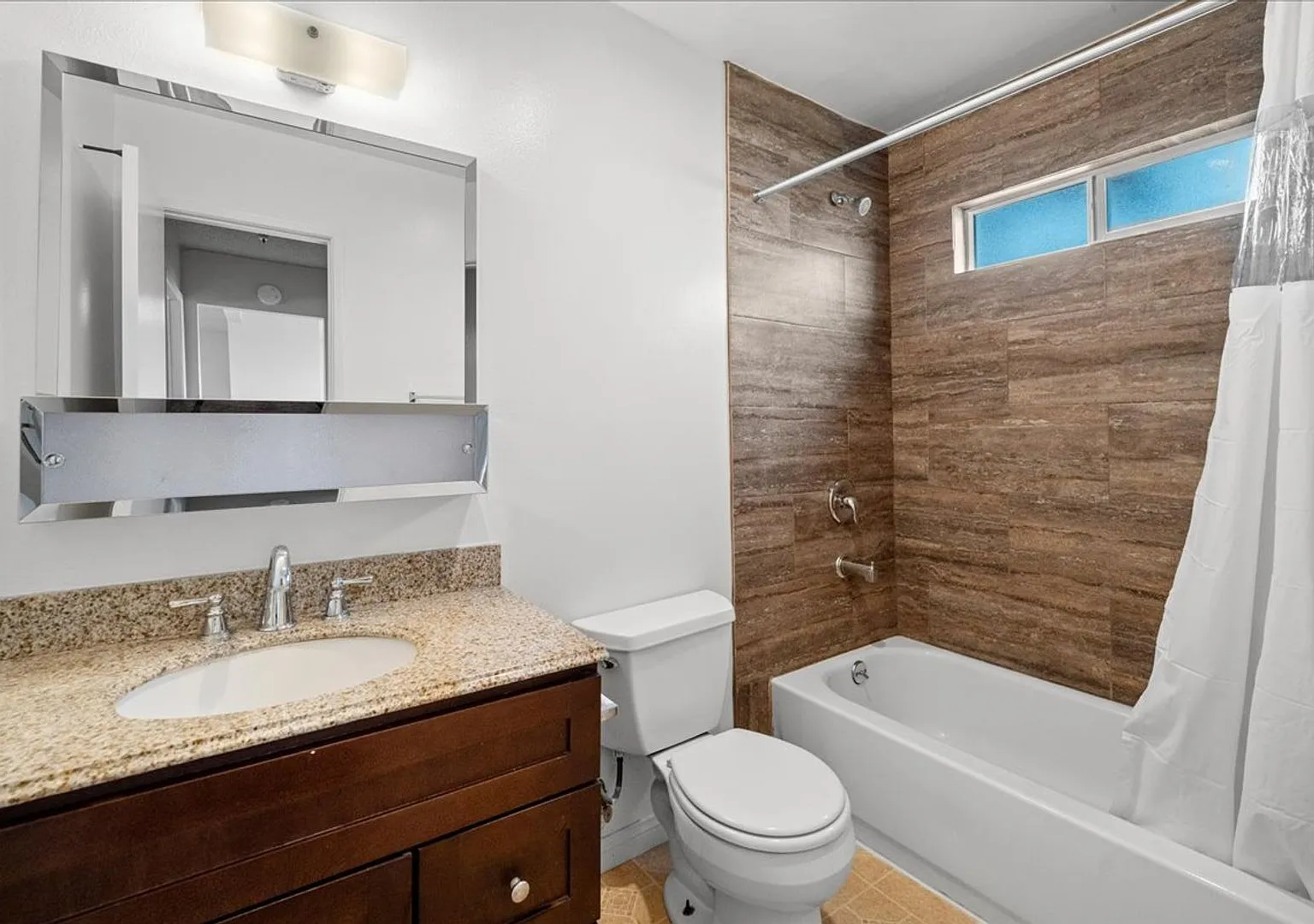 Tally Ho Apartments — Photo 1