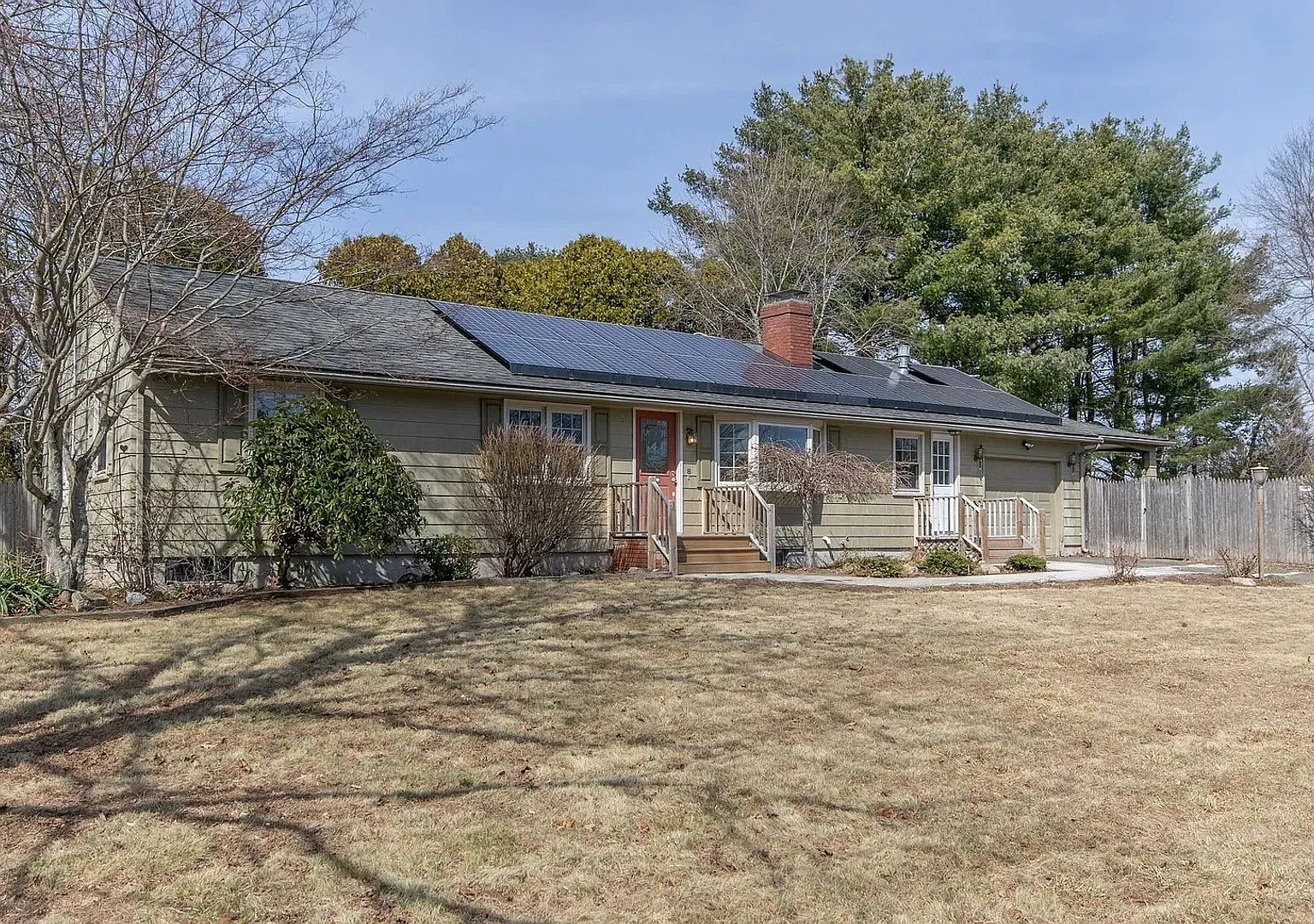 Charming 3BR House in East Longmeadow — Photo 1