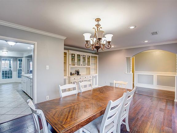 5th image of 2633 Shoreline Dr