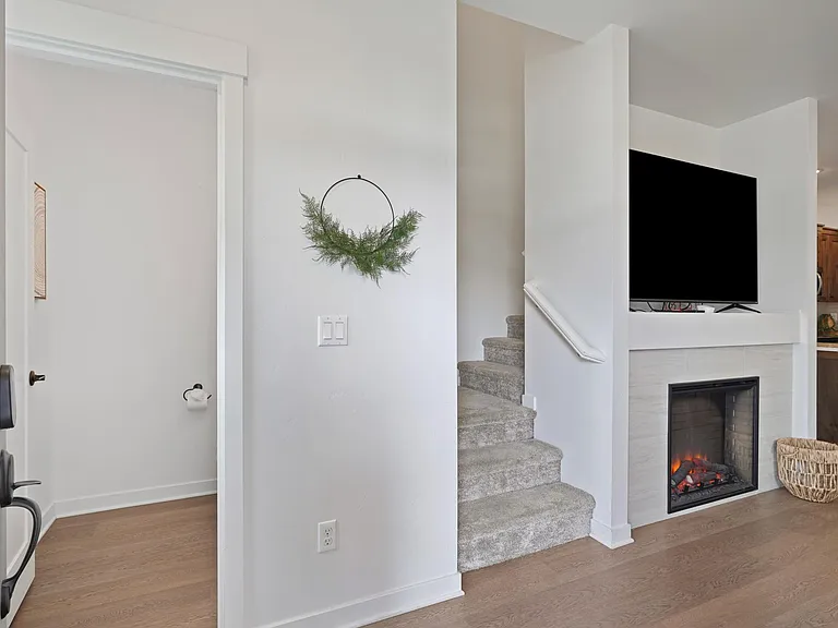 2376 NE Victor Pl — Photo 7