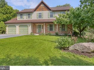 99 Woodland Manor Dr, Mohnton, PA 19540