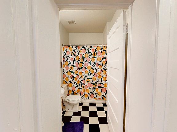 3rd image of 3515 Wyandotte St #1