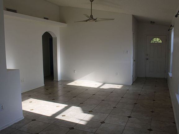 3rd image of 13985 Sandy Rock Dr