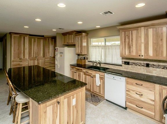 4th image of 2780 Daytona Ave