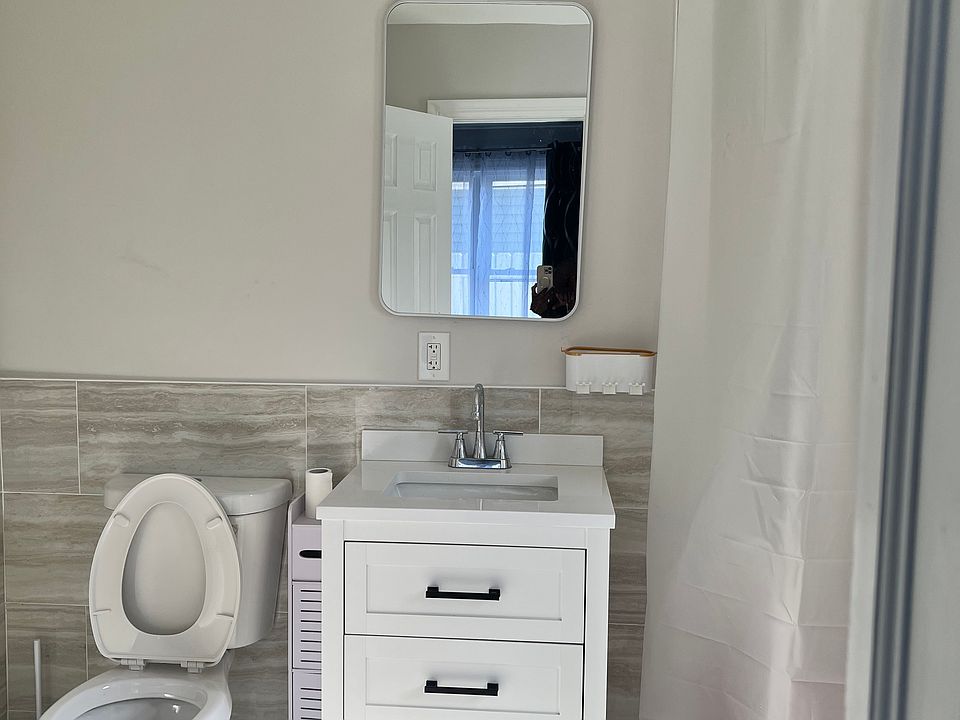 Bathroom (attached)