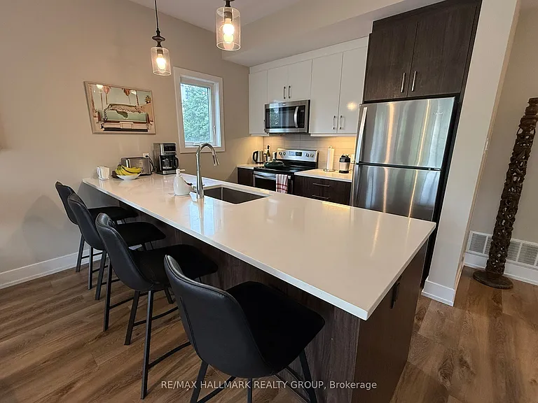 696 Roosevelt Ave #3 — Photo 4