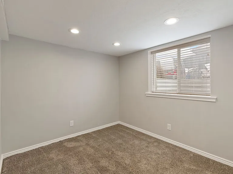 135 W 4625 S — Photo 17