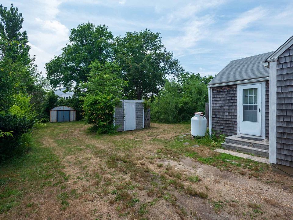 2nd image of 34 Curtis Ln