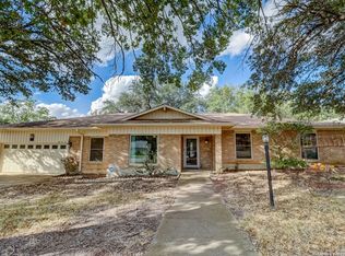 617 Crestway Dr, Windcrest, TX 78239