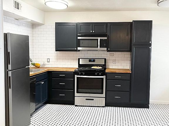 4th image of 201 Grove Pl APT 1