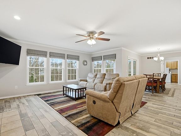 3rd image of 5632 Sarahs Oak Dr
