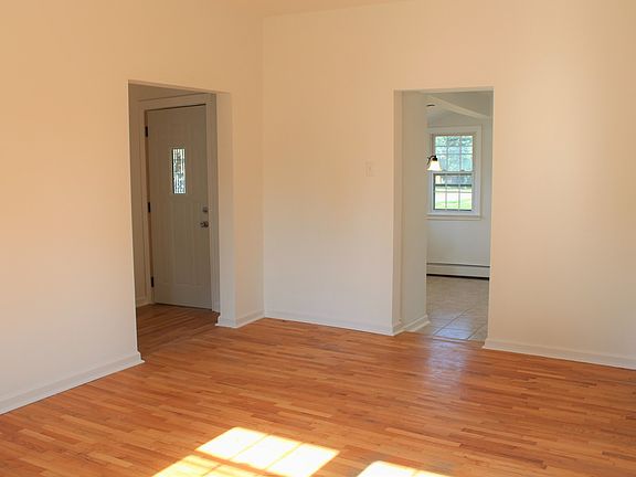 5th image of 295 W Division St