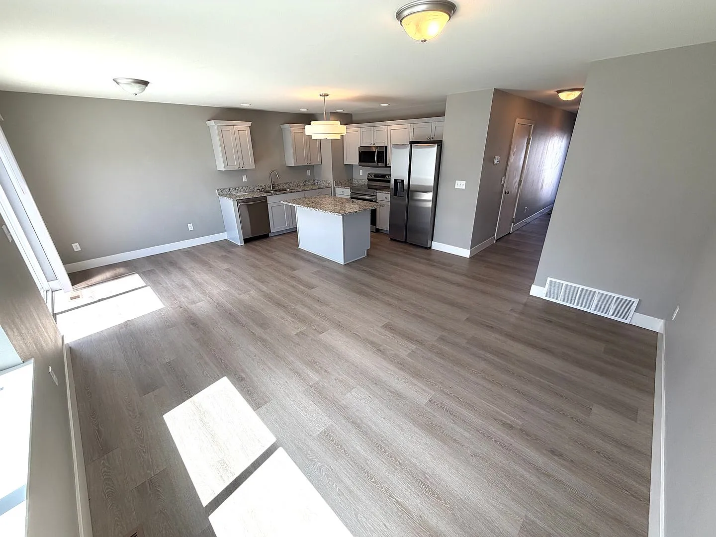 640 Ptarmigan Ln — Photo 2