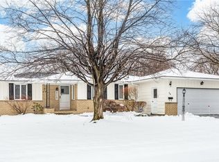 74 Meyerhill Cir E, Rochester, NY 14617
