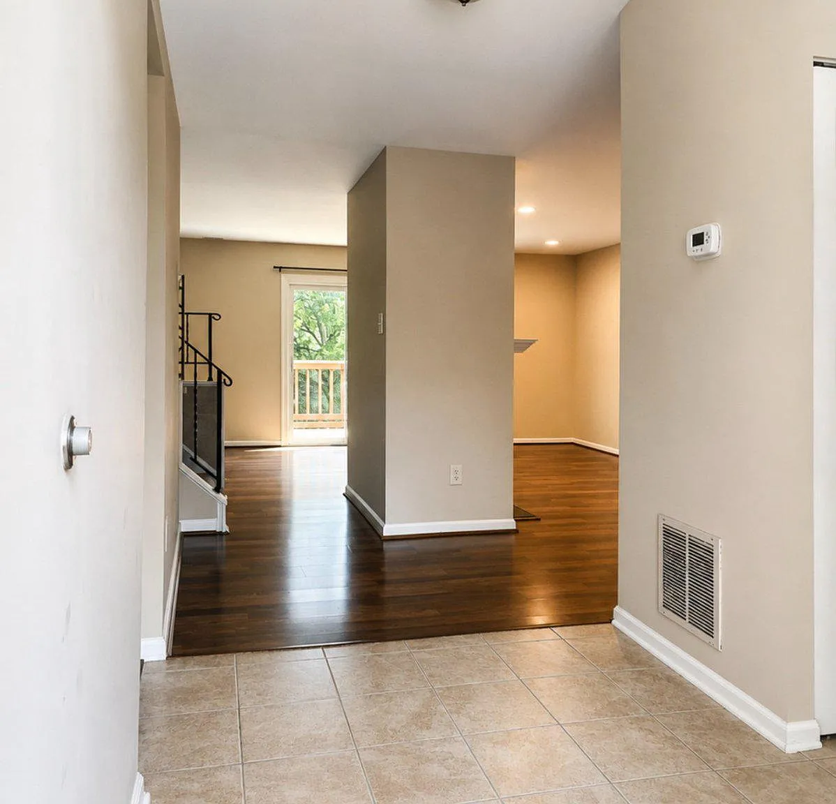2 bed, 2.5 bath, 1294 sqft, $2,600 — Photo 4