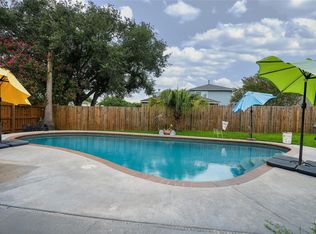 1103 W Brompton Dr, Pearland, TX 77584