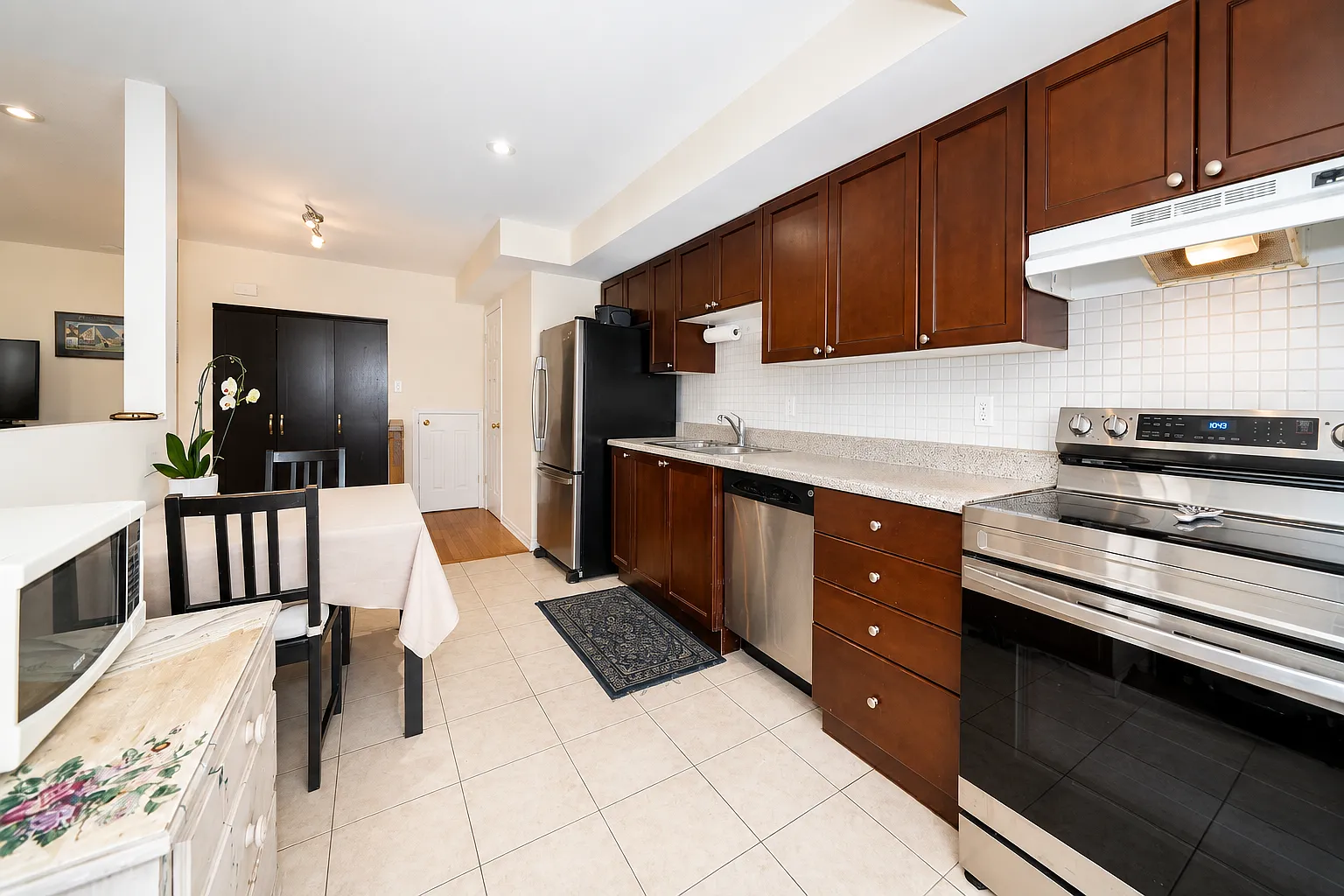 Sidney Belsey Cres, Toronto — Photo 3