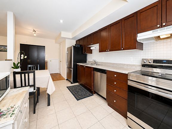 3rd image of 64 Sidney Belsey Cres #3