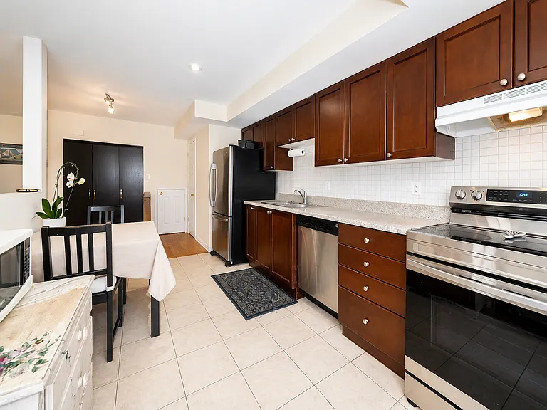 Sidney Belsey Cres — Photo 3