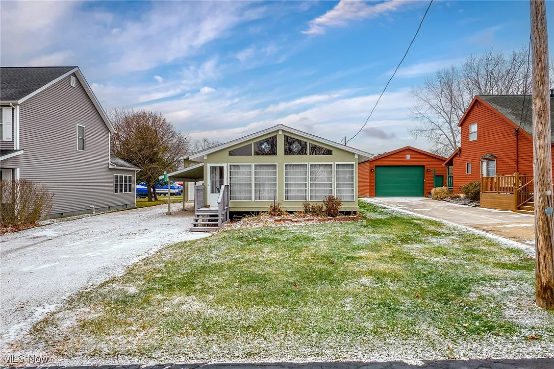 2112 S Harborview Dr photo 1