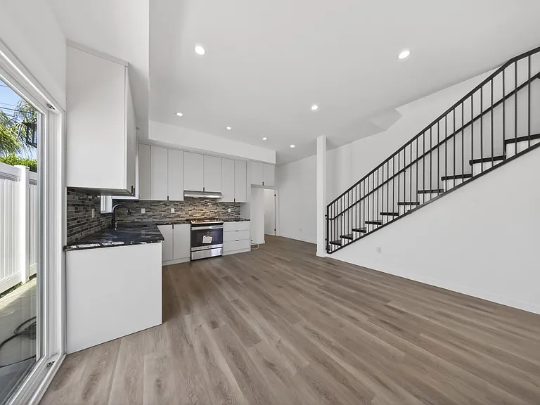 14827 Dearborn St — Photo 13