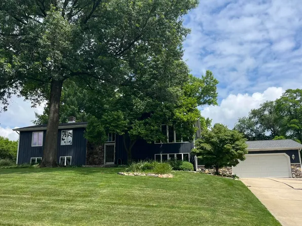 685 Slalom Ln, Valparaiso, IN 46383