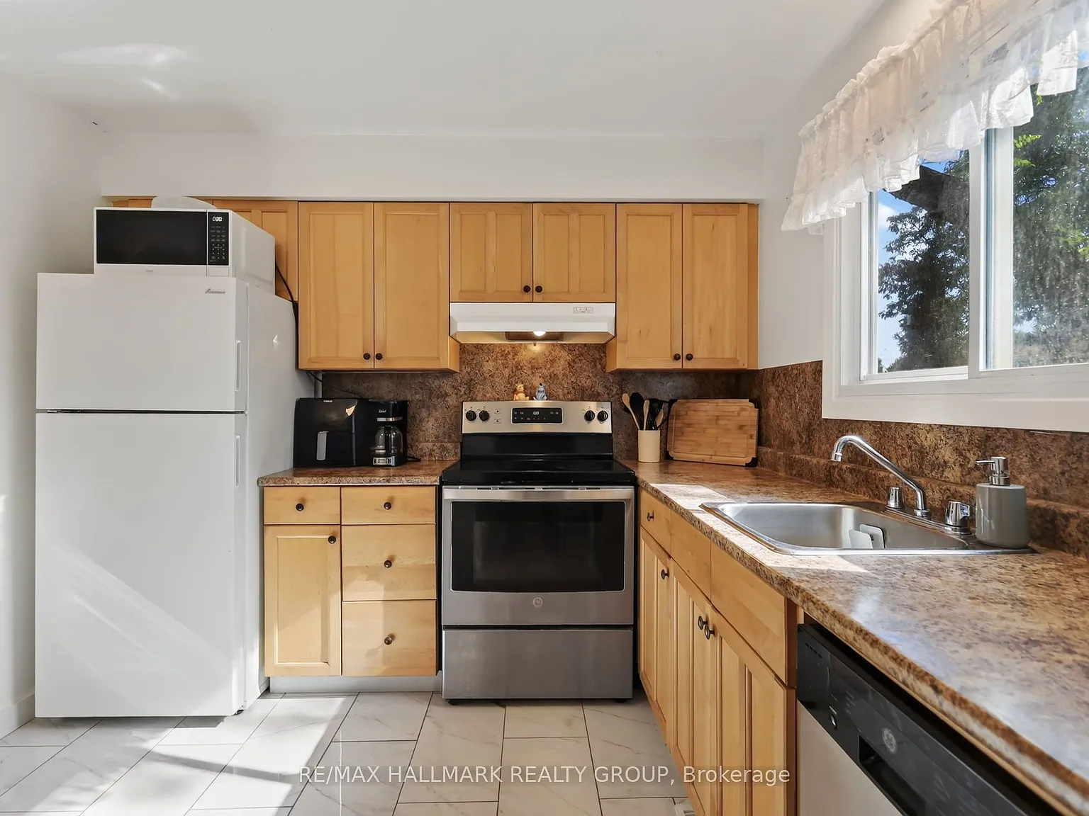 3 bed, $2,500 — Photo 3