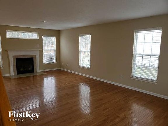 4th image of 11 Woodside Park Dr