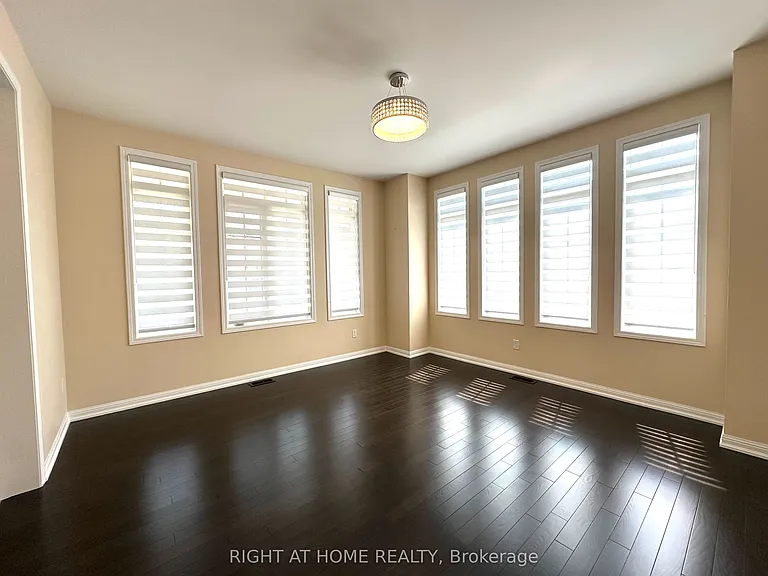 116 Hurst Dr — Photo 10