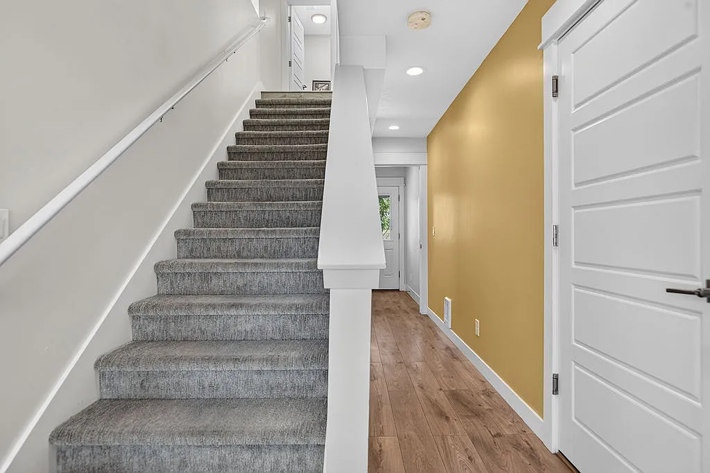 3 bed, 2.5 bath, 1680 sqft, $3,200 — Photo 3