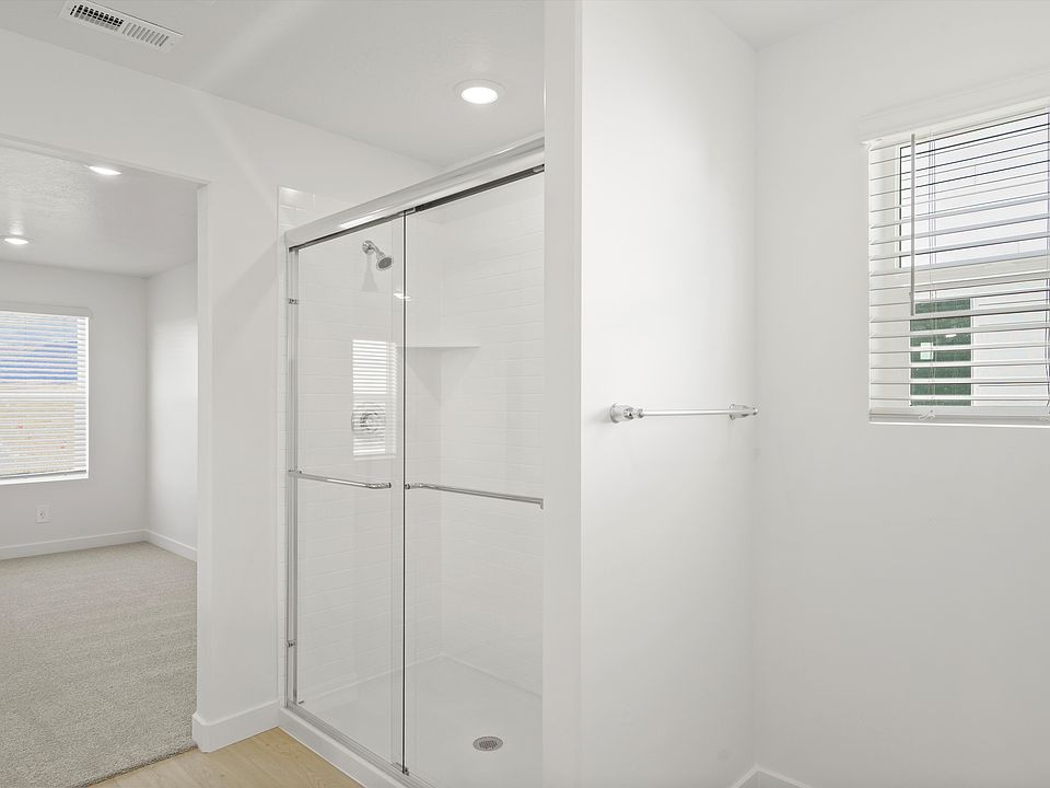 SLC_Pine_ 4241_Master-Bathroom_A_3481-N-Browning-St-Eagle-Mountain-UT.jpg