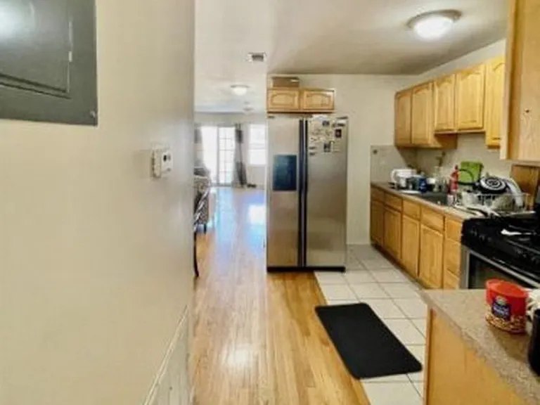 41 Logan Ave — Photo 8