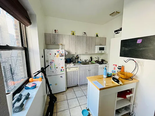 Rented by Douglas Elliman | media 16