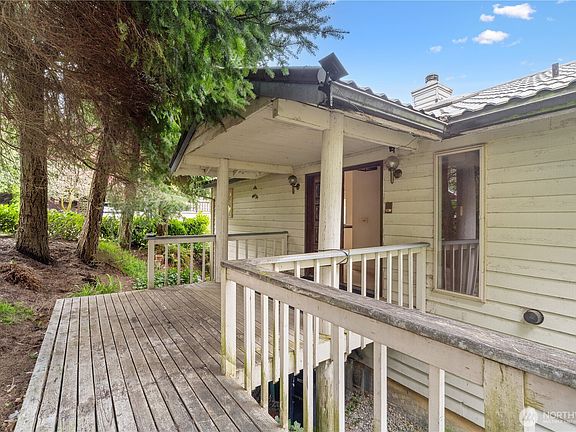 3rd image of 11150 Champagne Point Road NE