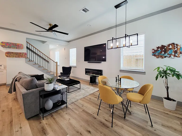 6520 Couch St — Photo 7