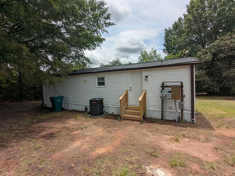 144 Andrew Dr — Photo 19