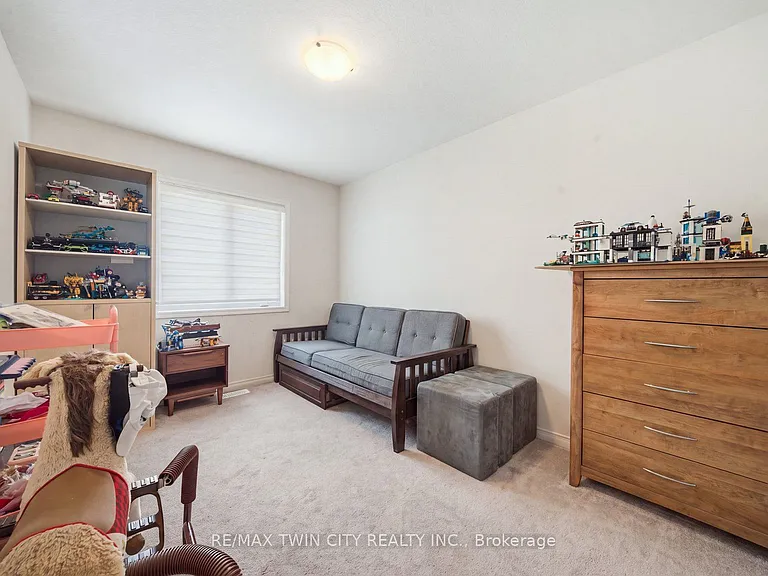 32 Cole Cres — Photo 18