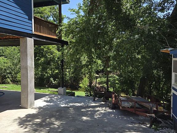 3rd image of 623 Creek Dr