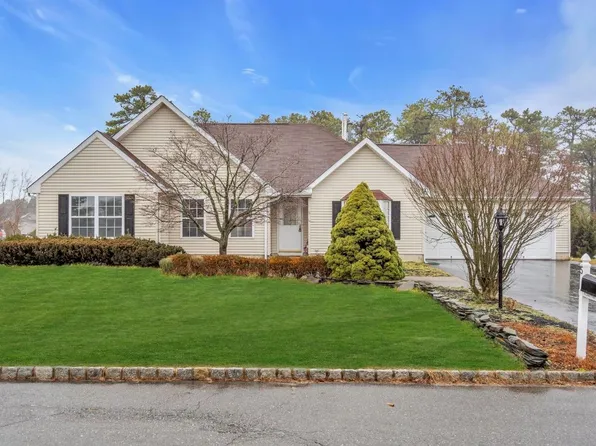 5 Laketree Ct, Manchester, NJ 08759