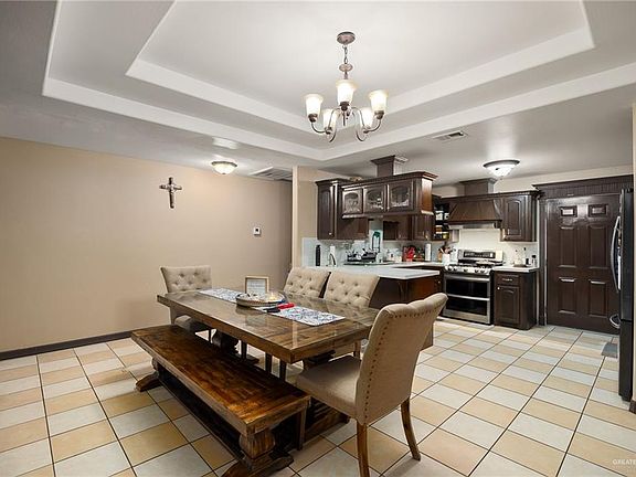 4th image of 205 W 8th St