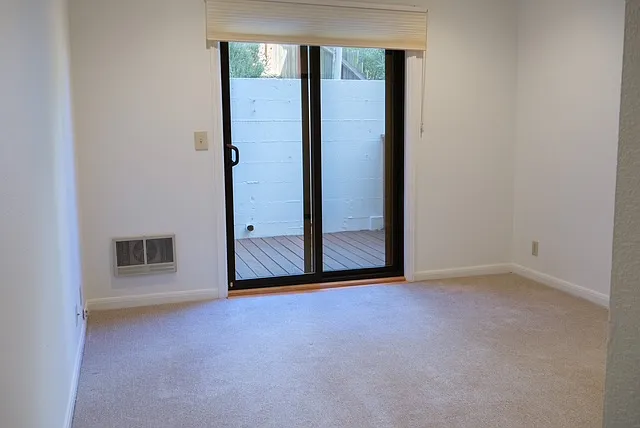 1063 Carolina St — Photo 23