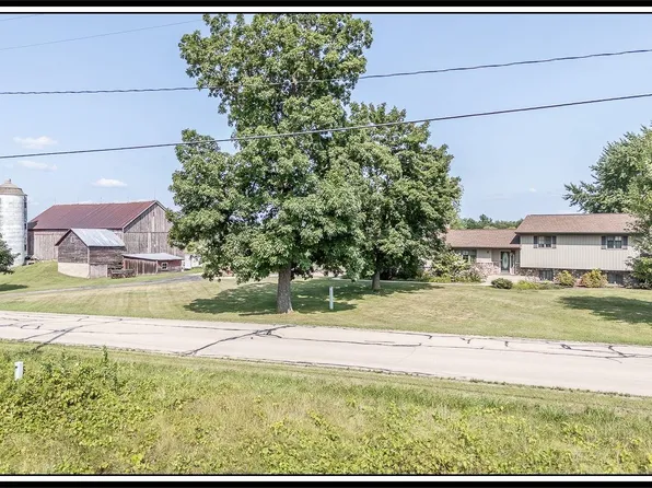 N3212 Bean City Rd, New London, WI 54961