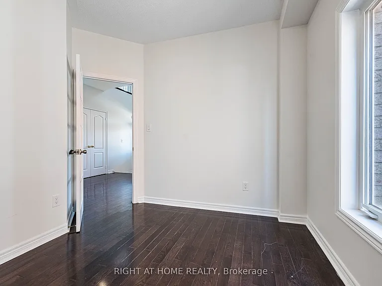 5441 Valhalla Cres — Photo 20
