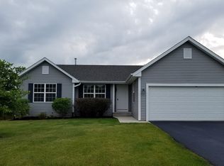 8435 Crooked Bend Rd, Machesney Park, IL 61115