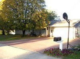 201 4th St N, Ellendale, MN 56026