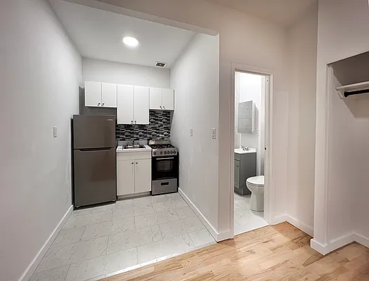 Rented by Hirsch Enterprises Incorporated | media 7