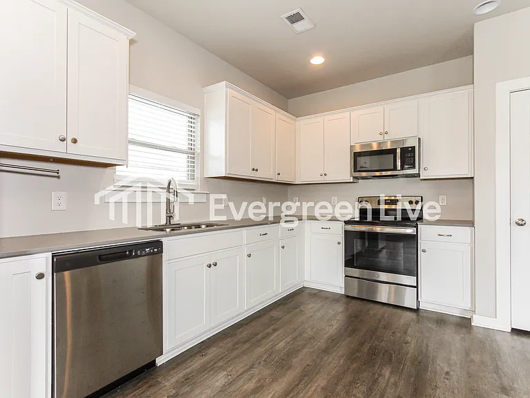 156 Wolf Ln — Photo 6