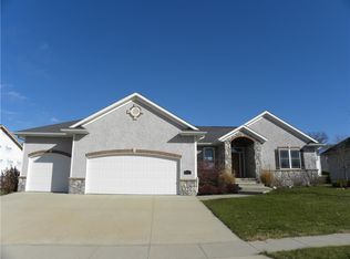 406 Whispering Willow Ln, Solon, IA 52333
