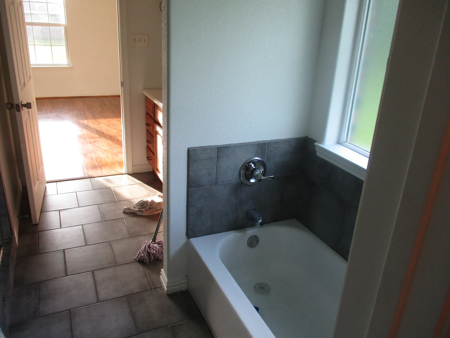 3 bed, 1875 sqft, $1,900 — Photo 4